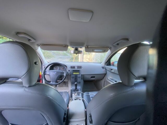 Красный Вольво В50, объемом двигателя 2 л и пробегом 170 тыс. км за 2800 $, фото 2 на Automoto.ua