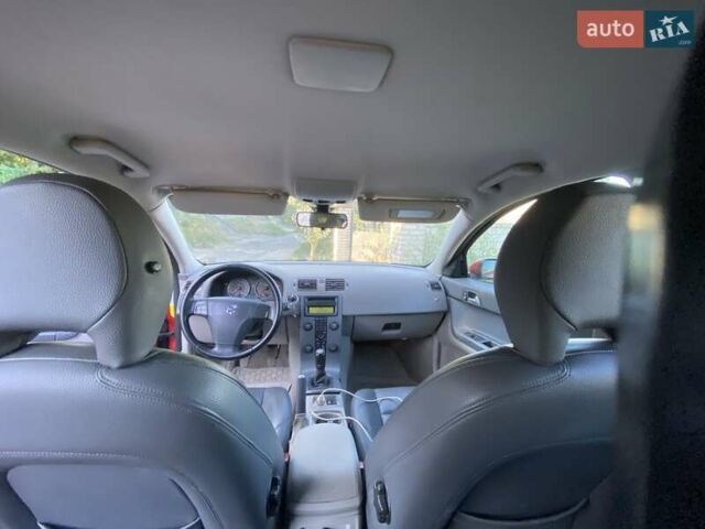 Красный Вольво В50, объемом двигателя 2 л и пробегом 170 тыс. км за 2780 $, фото 3 на Automoto.ua