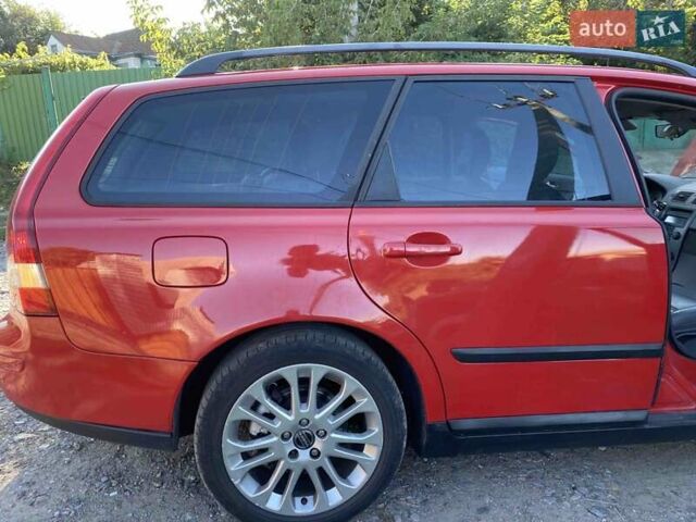 Красный Вольво В50, объемом двигателя 2 л и пробегом 170 тыс. км за 2780 $, фото 9 на Automoto.ua