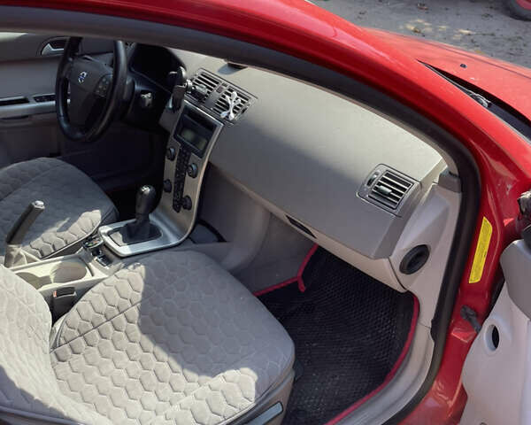 Красный Вольво В50, объемом двигателя 2 л и пробегом 298 тыс. км за 5000 $, фото 11 на Automoto.ua