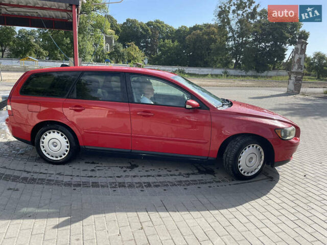 Красный Вольво В50, объемом двигателя 2 л и пробегом 298 тыс. км за 5000 $, фото 2 на Automoto.ua