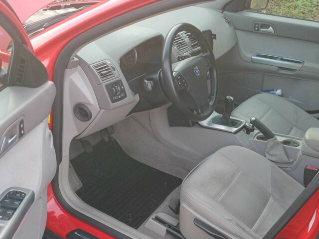 Червоний Вольво V50, об'ємом двигуна 2 л та пробігом 230 тис. км за 2500 $, фото 8 на Automoto.ua