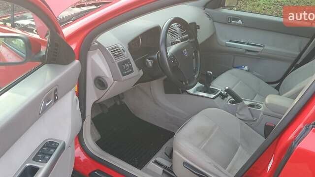 Червоний Вольво V50, об'ємом двигуна 2 л та пробігом 230 тис. км за 3500 $, фото 5 на Automoto.ua