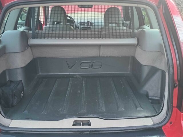 Червоний Вольво V50, об'ємом двигуна 2 л та пробігом 230 тис. км за 2500 $, фото 11 на Automoto.ua