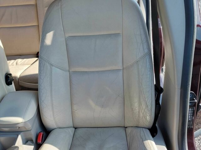 Червоний Вольво V50, об'ємом двигуна 2 л та пробігом 269 тис. км за 5500 $, фото 5 на Automoto.ua