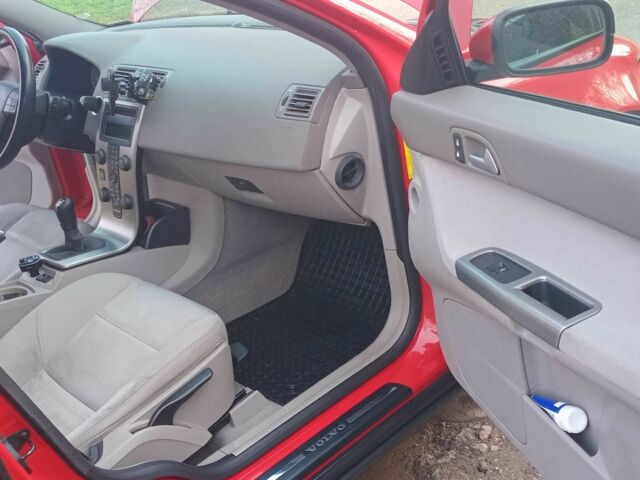 Червоний Вольво V50, об'ємом двигуна 2 л та пробігом 230 тис. км за 2500 $, фото 7 на Automoto.ua