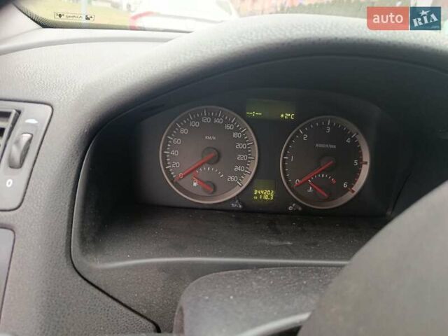 Червоний Вольво V50, об'ємом двигуна 2.4 л та пробігом 344 тис. км за 6900 $, фото 3 на Automoto.ua