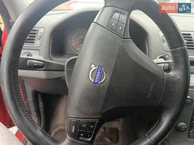 Червоний Вольво V50, об'ємом двигуна 2.4 л та пробігом 344 тис. км за 6900 $, фото 7 на Automoto.ua