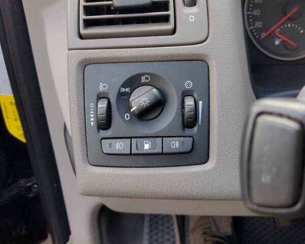 Вольво В50 2006 в Луцке на Automoto.ua Красный Вольво В50, объемом двигателя 2 л и пробегом 400 тыс. км за 5300 $, фото 24 на Automoto.ua