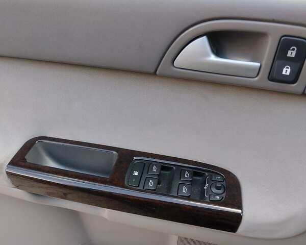 Вольво В50 2006 в Луцке на Automoto.ua Красный Вольво В50, объемом двигателя 2 л и пробегом 400 тыс. км за 5300 $, фото 25 на Automoto.ua