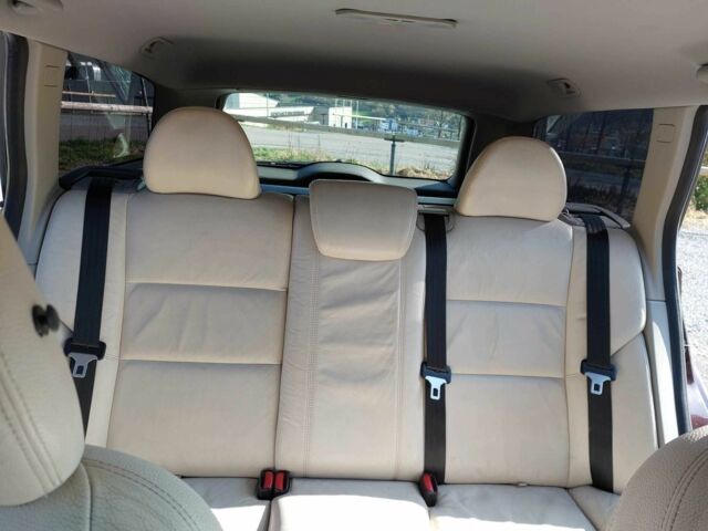 Червоний Вольво V50, об'ємом двигуна 2 л та пробігом 269 тис. км за 5500 $, фото 7 на Automoto.ua