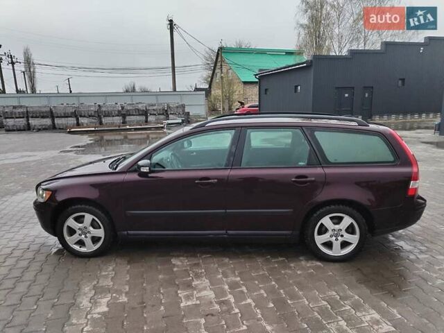 Червоний Вольво V50, об'ємом двигуна 2 л та пробігом 250 тис. км за 3350 $, фото 3 на Automoto.ua