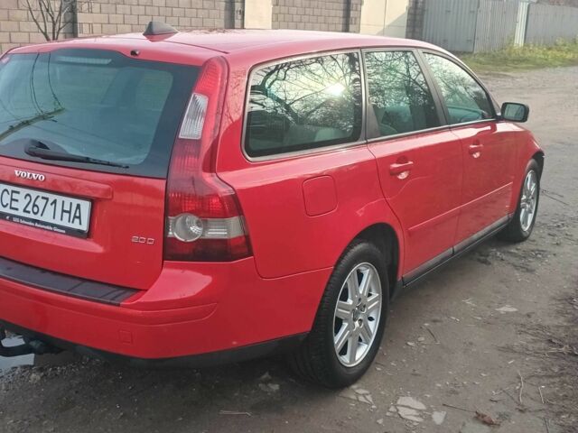 Червоний Вольво V50, об'ємом двигуна 2 л та пробігом 230 тис. км за 2500 $, фото 3 на Automoto.ua