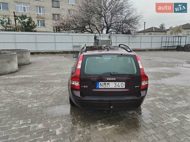Червоний Вольво V50, об'ємом двигуна 2 л та пробігом 250 тис. км за 3350 $, фото 4 на Automoto.ua