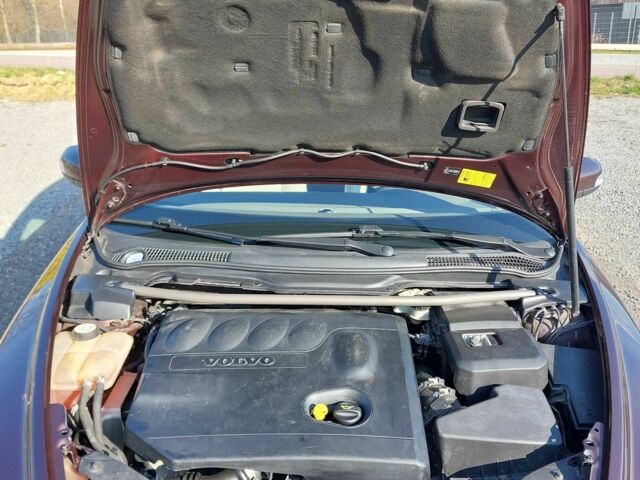 Червоний Вольво V50, об'ємом двигуна 2 л та пробігом 269 тис. км за 5500 $, фото 4 на Automoto.ua