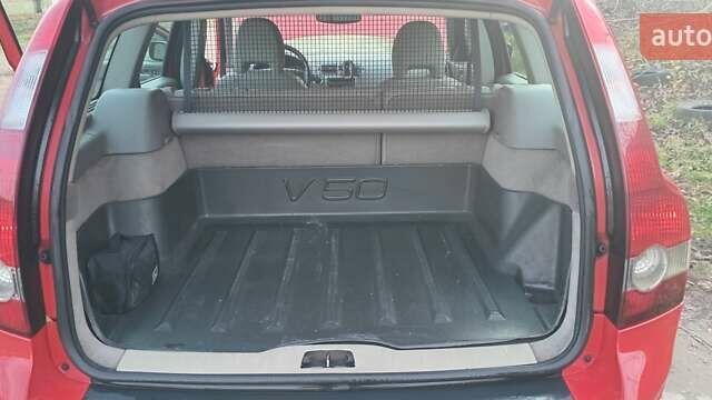 Червоний Вольво V50, об'ємом двигуна 2 л та пробігом 230 тис. км за 3500 $, фото 7 на Automoto.ua