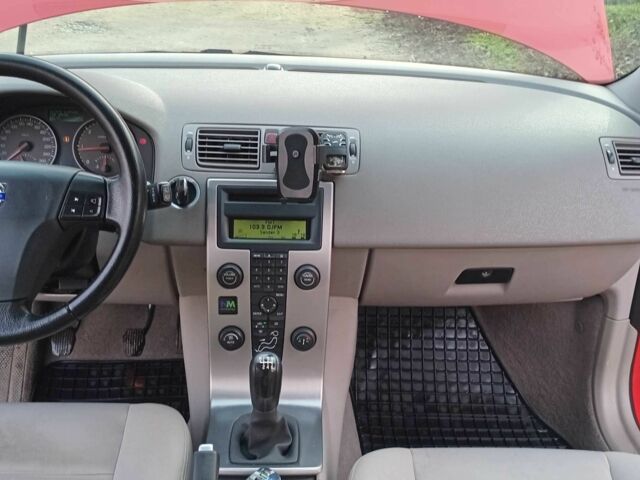Червоний Вольво V50, об'ємом двигуна 2 л та пробігом 230 тис. км за 2500 $, фото 6 на Automoto.ua