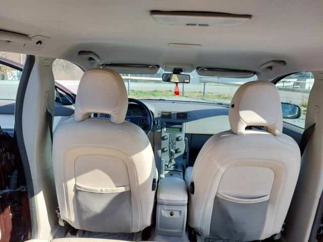 Червоний Вольво V50, об'ємом двигуна 2 л та пробігом 269 тис. км за 5500 $, фото 13 на Automoto.ua