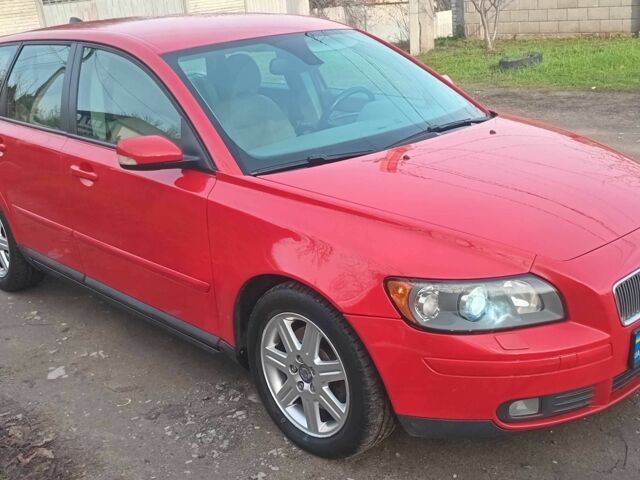 Червоний Вольво V50, об'ємом двигуна 2 л та пробігом 230 тис. км за 2500 $, фото 5 на Automoto.ua