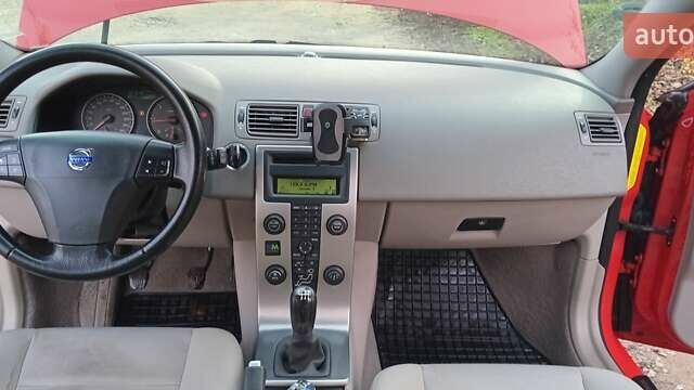 Червоний Вольво V50, об'ємом двигуна 2 л та пробігом 230 тис. км за 3500 $, фото 9 на Automoto.ua