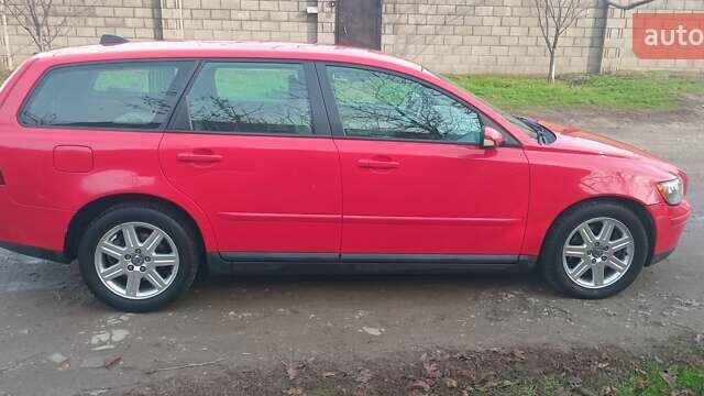 Червоний Вольво V50, об'ємом двигуна 2 л та пробігом 230 тис. км за 3500 $, фото 3 на Automoto.ua