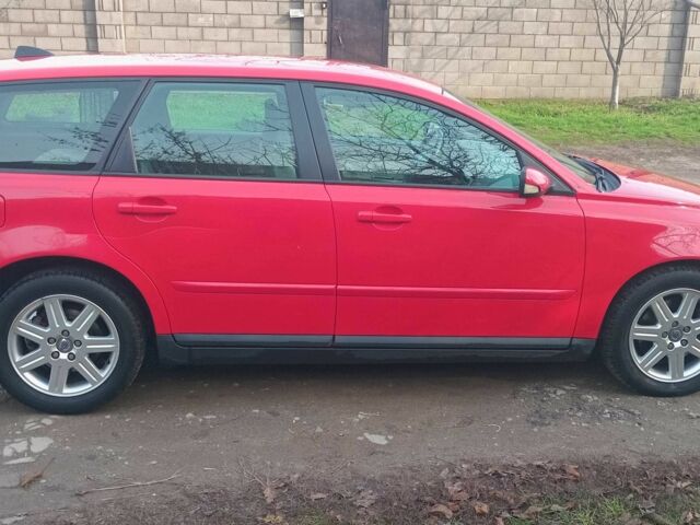 Червоний Вольво V50, об'ємом двигуна 2 л та пробігом 230 тис. км за 2500 $, фото 4 на Automoto.ua