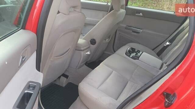 Червоний Вольво V50, об'ємом двигуна 2 л та пробігом 230 тис. км за 3500 $, фото 6 на Automoto.ua
