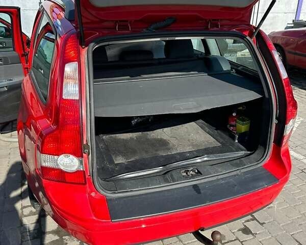Красный Вольво В50, объемом двигателя 1.8 л и пробегом 281 тыс. км за 5300 $, фото 16 на Automoto.ua