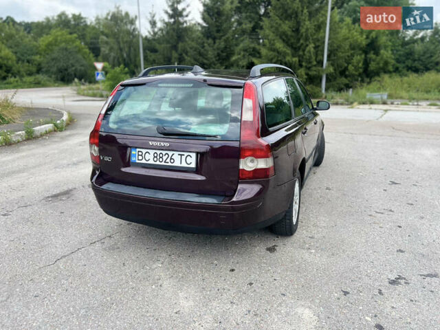 Красный Вольво В50, объемом двигателя 1.56 л и пробегом 320 тыс. км за 5800 $, фото 2 на Automoto.ua