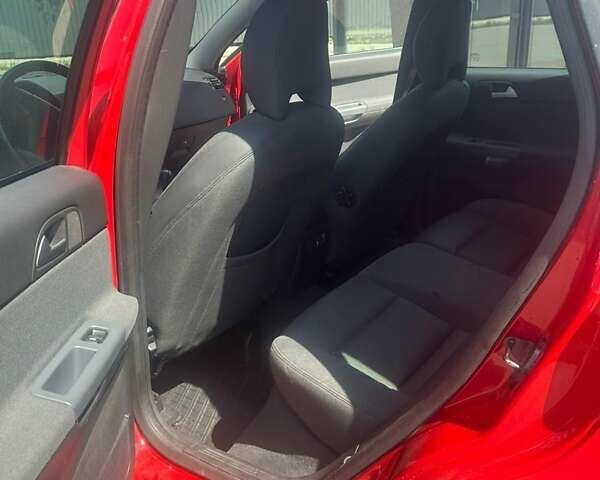 Красный Вольво В50, объемом двигателя 1.8 л и пробегом 281 тыс. км за 5300 $, фото 2 на Automoto.ua