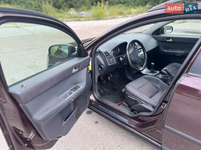 Красный Вольво В50, объемом двигателя 1.56 л и пробегом 320 тыс. км за 5800 $, фото 4 на Automoto.ua