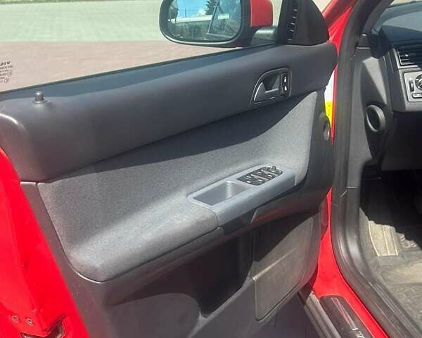 Красный Вольво В50, объемом двигателя 1.8 л и пробегом 281 тыс. км за 5300 $, фото 1 на Automoto.ua