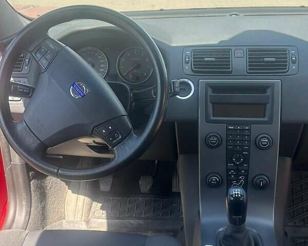 Красный Вольво В50, объемом двигателя 1.8 л и пробегом 281 тыс. км за 5300 $, фото 4 на Automoto.ua