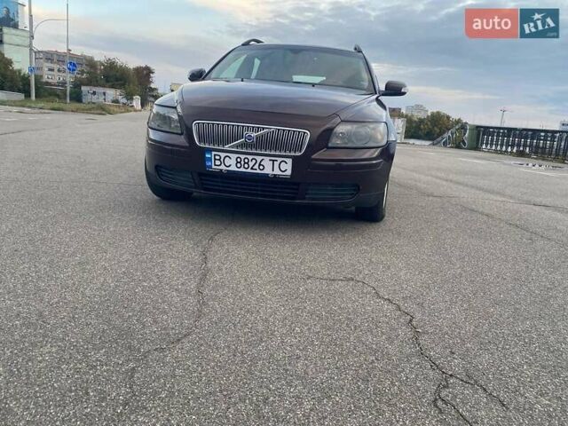 Червоний Вольво V50, об'ємом двигуна 1.56 л та пробігом 326 тис. км за 7300 $, фото 3 на Automoto.ua