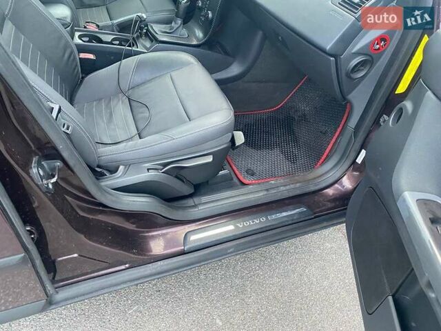 Червоний Вольво V50, об'ємом двигуна 1.56 л та пробігом 326 тис. км за 7300 $, фото 16 на Automoto.ua