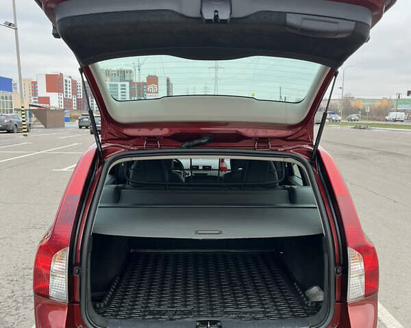 Красный Вольво В50, объемом двигателя 1.6 л и пробегом 384 тыс. км за 6299 $, фото 4 на Automoto.ua