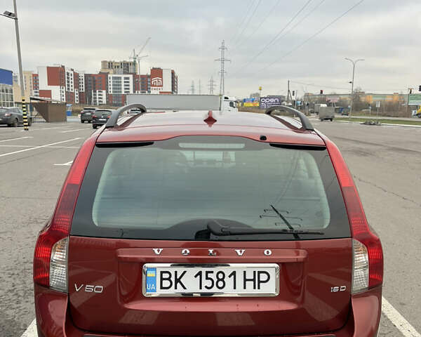 Красный Вольво В50, объемом двигателя 1.6 л и пробегом 384 тыс. км за 6299 $, фото 1 на Automoto.ua