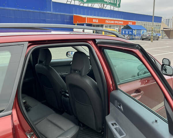 Красный Вольво В50, объемом двигателя 1.6 л и пробегом 384 тыс. км за 6299 $, фото 3 на Automoto.ua