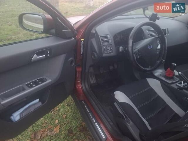 Красный Вольво В50, объемом двигателя 2 л и пробегом 244 тыс. км за 6200 $, фото 8 на Automoto.ua