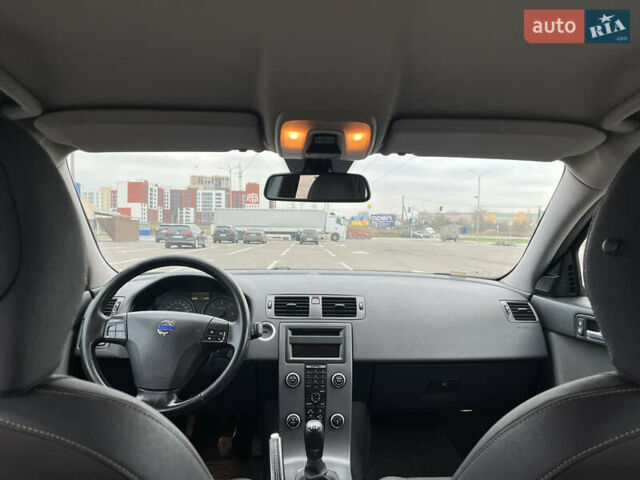 Красный Вольво В50, объемом двигателя 1.6 л и пробегом 384 тыс. км за 6299 $, фото 10 на Automoto.ua