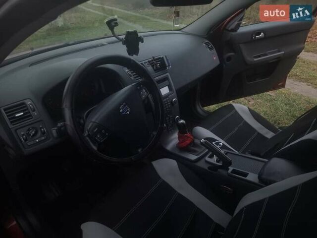 Красный Вольво В50, объемом двигателя 2 л и пробегом 244 тыс. км за 6200 $, фото 9 на Automoto.ua