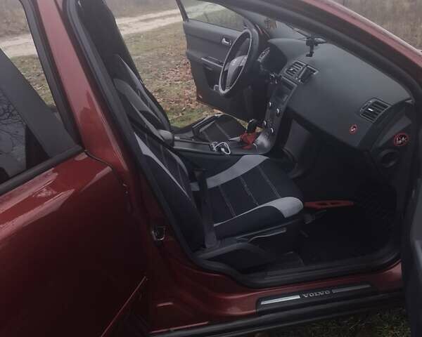 Красный Вольво В50, объемом двигателя 2 л и пробегом 244 тыс. км за 6200 $, фото 13 на Automoto.ua