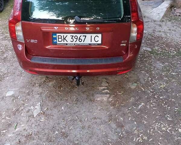 Красный Вольво В50, объемом двигателя 1.6 л и пробегом 284 тыс. км за 7000 $, фото 3 на Automoto.ua