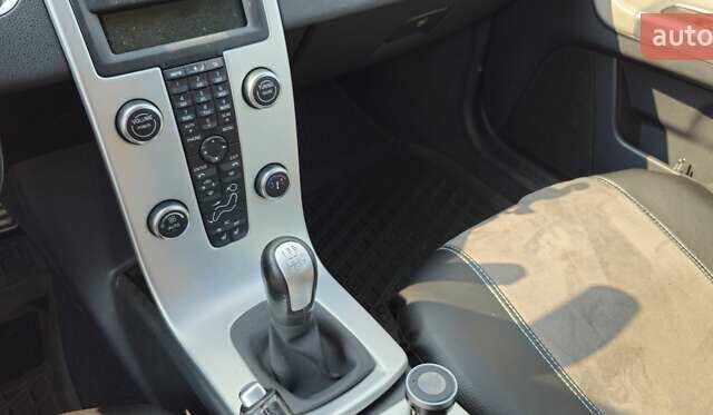 Вольво В50 2010 в Киеве на Automoto.ua Красный Вольво В50, объемом двигателя 1.6 л и пробегом 290 тыс. км за 8500 $, фото 13 на Automoto.ua