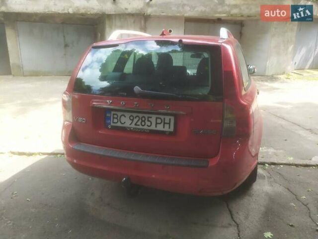 Красный Вольво В50, объемом двигателя 1.6 л и пробегом 312 тыс. км за 8350 $, фото 2 на Automoto.ua