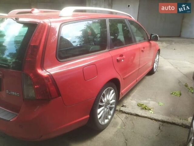 Красный Вольво В50, объемом двигателя 1.6 л и пробегом 312 тыс. км за 8350 $, фото 1 на Automoto.ua