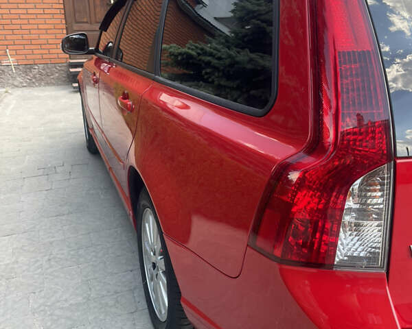 Красный Вольво В50, объемом двигателя 1.6 л и пробегом 270 тыс. км за 7999 $, фото 3 на Automoto.ua