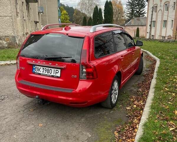 Красный Вольво В50, объемом двигателя 1.56 л и пробегом 265 тыс. км за 8200 $, фото 5 на Automoto.ua
