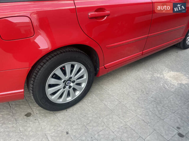 Красный Вольво В50, объемом двигателя 1.6 л и пробегом 270 тыс. км за 7999 $, фото 4 на Automoto.ua
