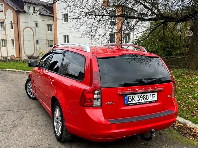 Красный Вольво В50, объемом двигателя 1.6 л и пробегом 0 тыс. км за 7700 $, фото 4 на Automoto.ua
